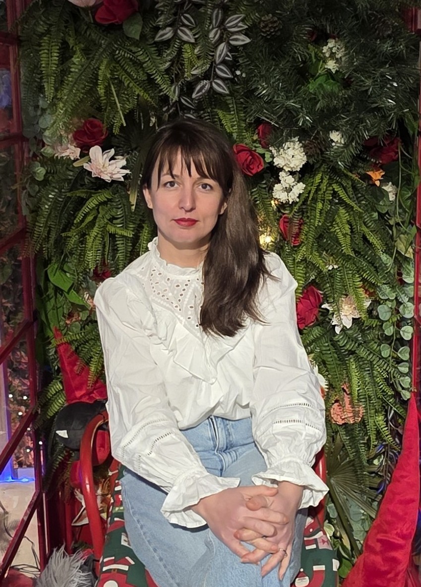 Portrait of Kleona, your colour analysis guide